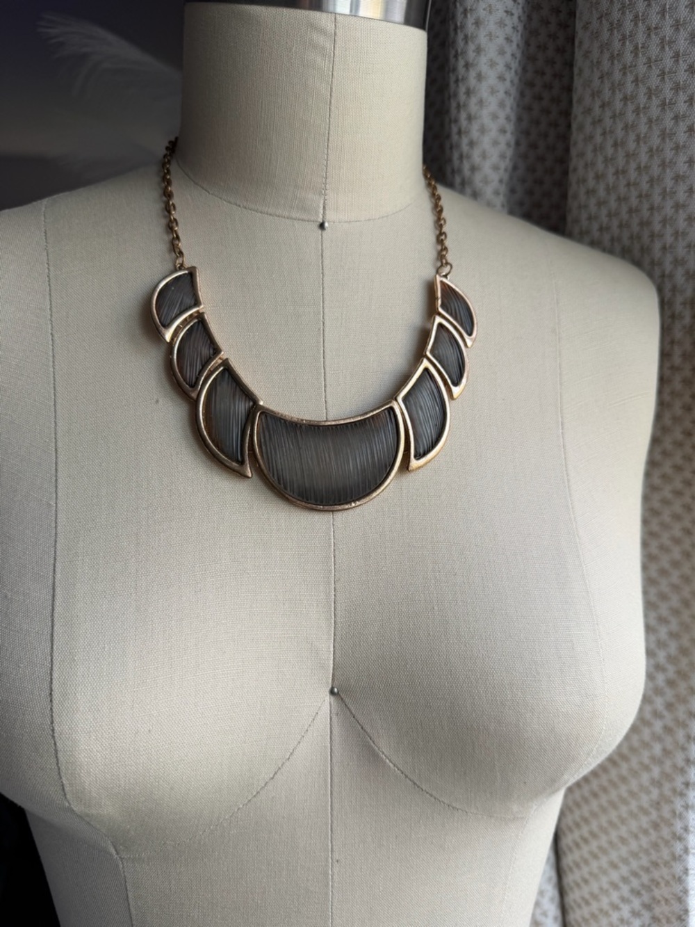 Retro Black & Gold Tone Fan Shaped Statement Bib 17” + 3” Extender Necklace - Picture 13 of 14